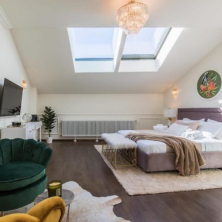 Holt Old Town Luxury Suites Бухарест Экстерьер фото