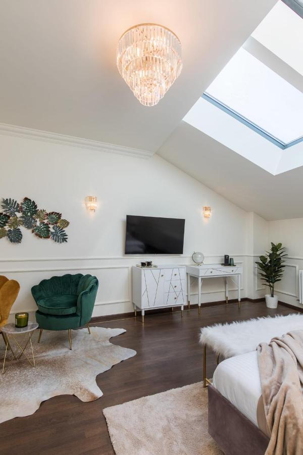 Holt Old Town Luxury Suites Бухарест Экстерьер фото
