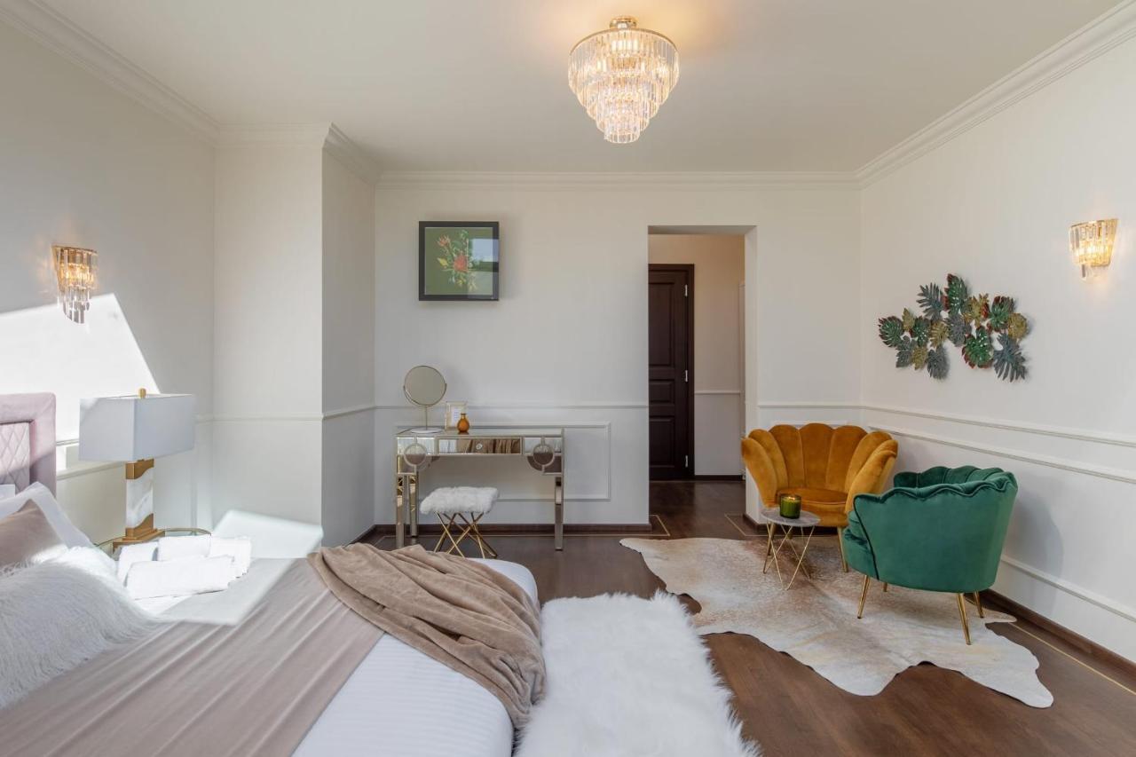 Holt Old Town Luxury Suites Бухарест Экстерьер фото