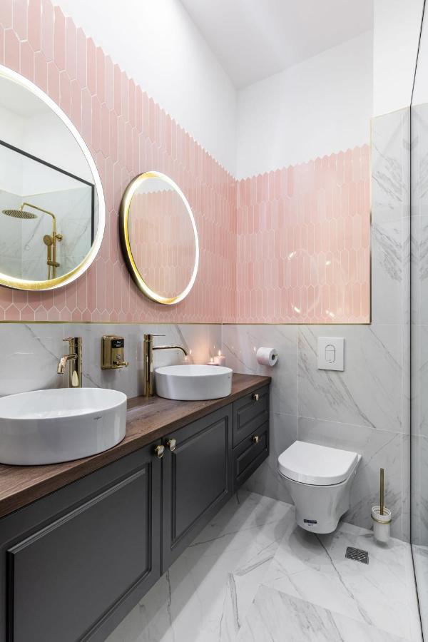 Holt Old Town Luxury Suites Бухарест Экстерьер фото