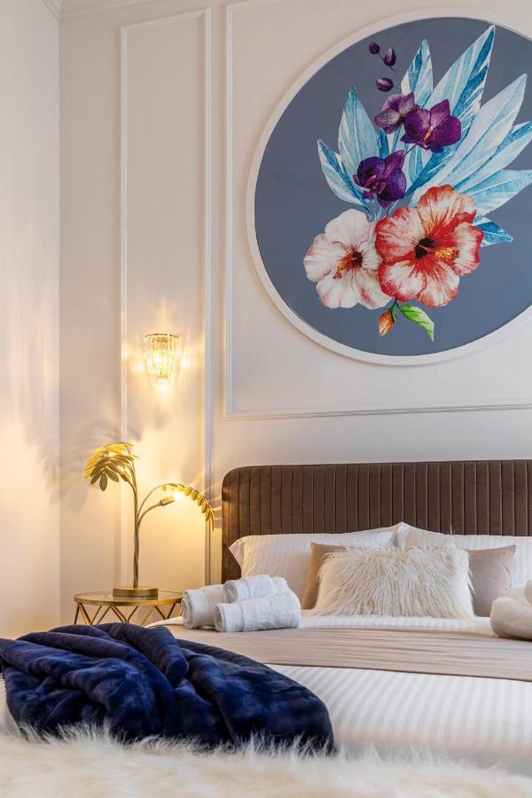 Holt Old Town Luxury Suites Бухарест Экстерьер фото