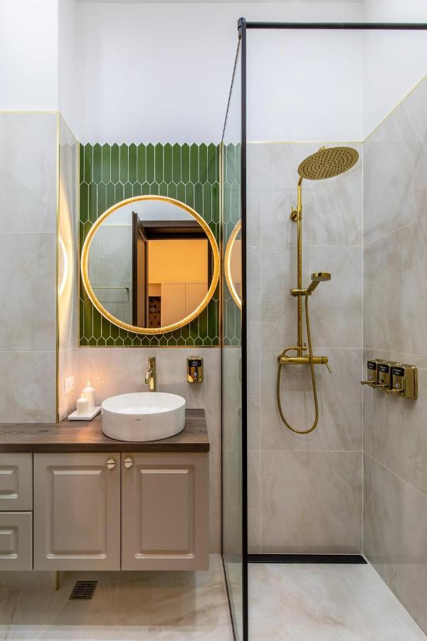 Holt Old Town Luxury Suites Бухарест Экстерьер фото
