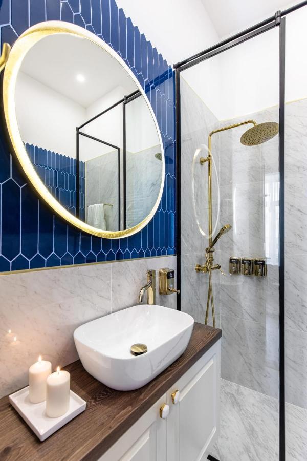 Holt Old Town Luxury Suites Бухарест Экстерьер фото