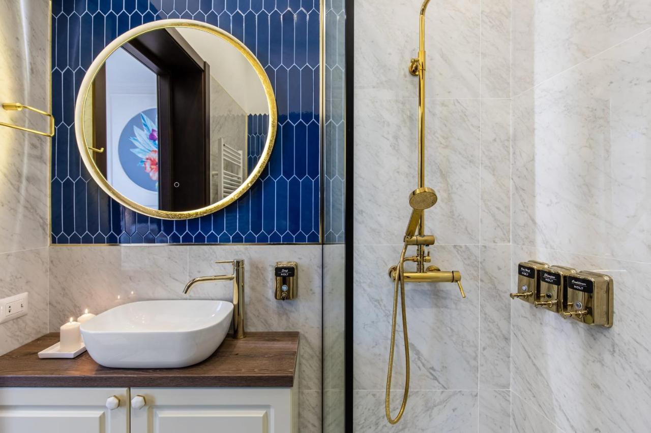 Holt Old Town Luxury Suites Бухарест Экстерьер фото