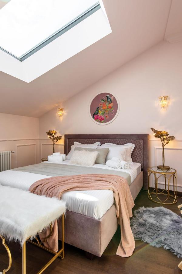 Holt Old Town Luxury Suites Бухарест Экстерьер фото