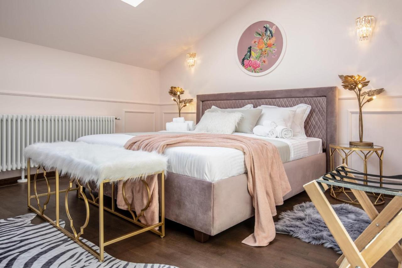 Holt Old Town Luxury Suites Бухарест Экстерьер фото