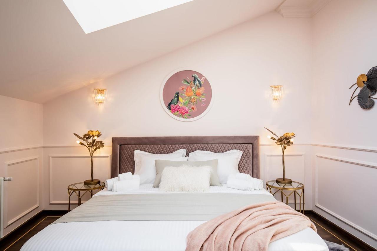 Holt Old Town Luxury Suites Бухарест Экстерьер фото