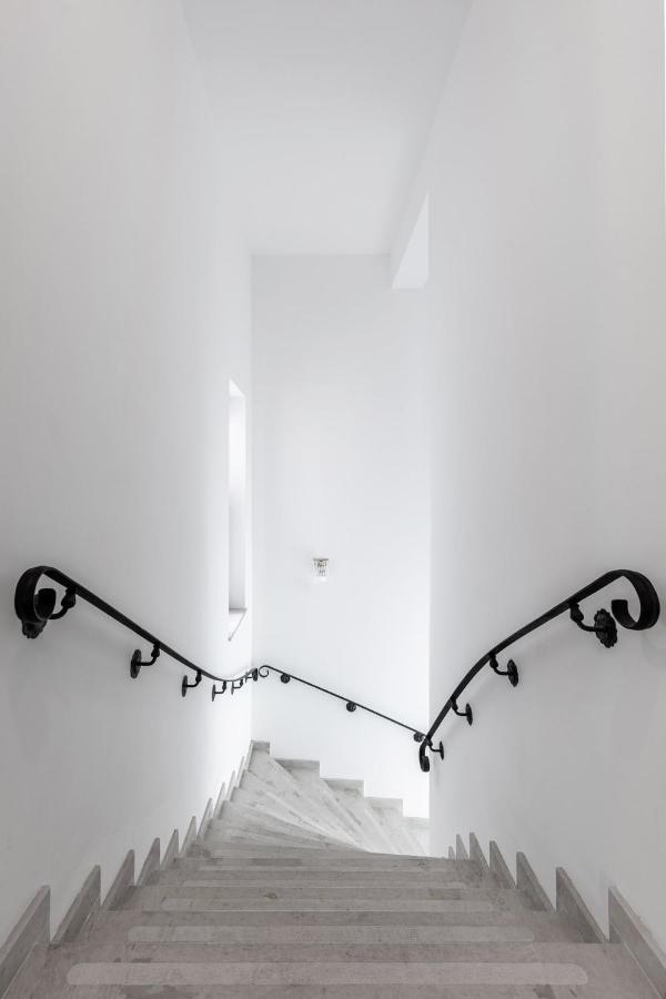 Holt Old Town Luxury Suites Бухарест Экстерьер фото