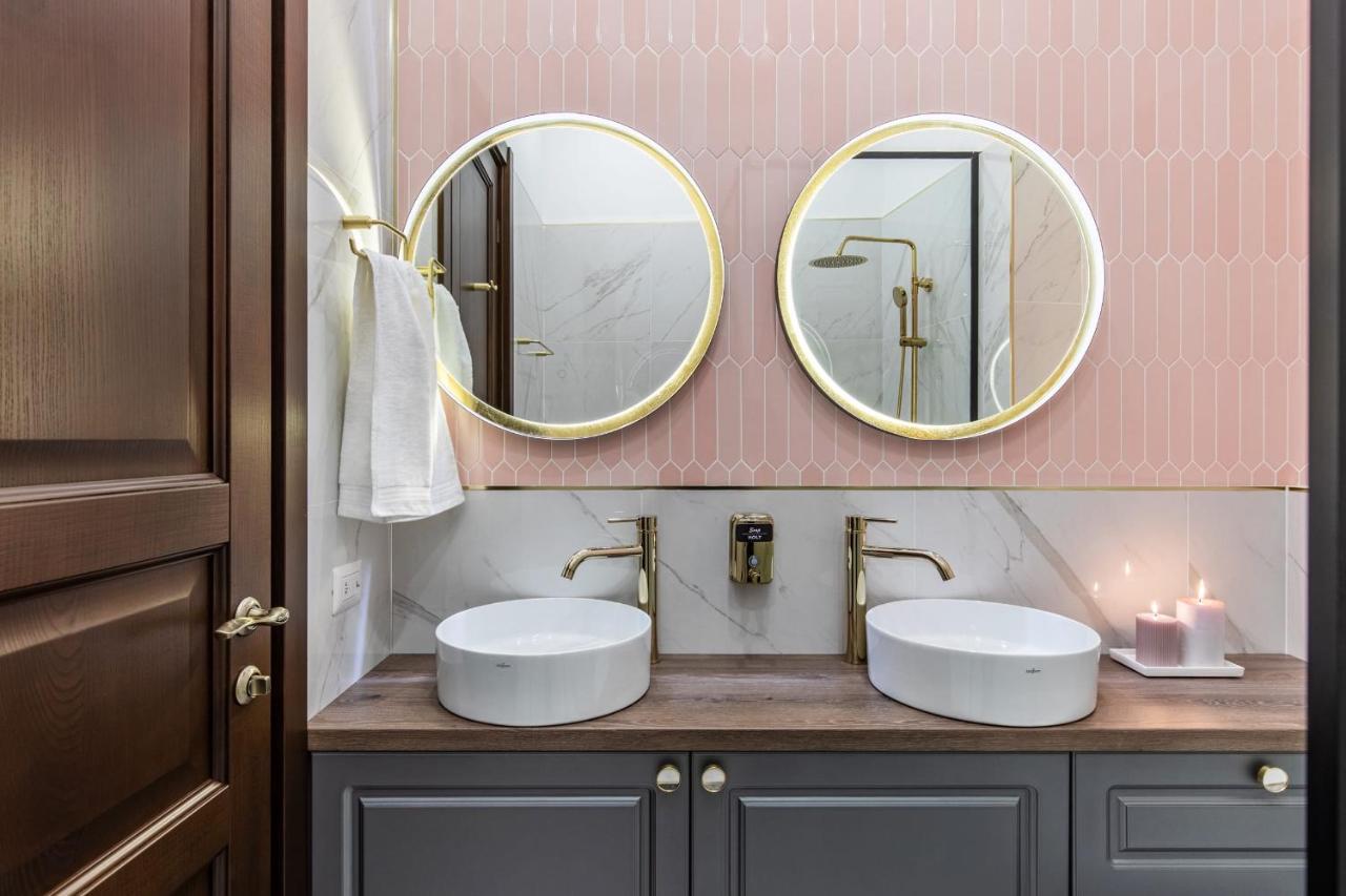 Holt Old Town Luxury Suites Бухарест Экстерьер фото