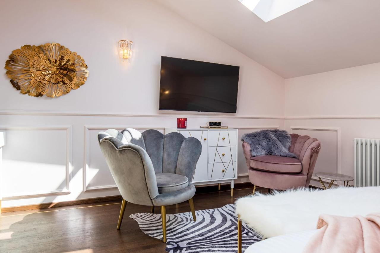 Holt Old Town Luxury Suites Бухарест Экстерьер фото