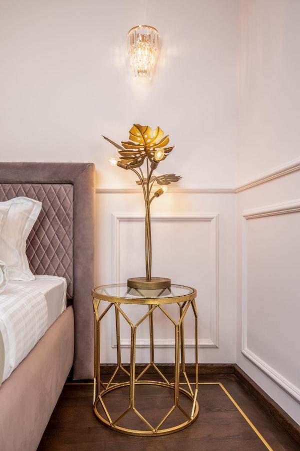 Holt Old Town Luxury Suites Бухарест Экстерьер фото