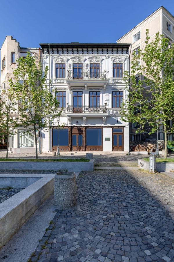 Holt Old Town Luxury Suites Бухарест Экстерьер фото