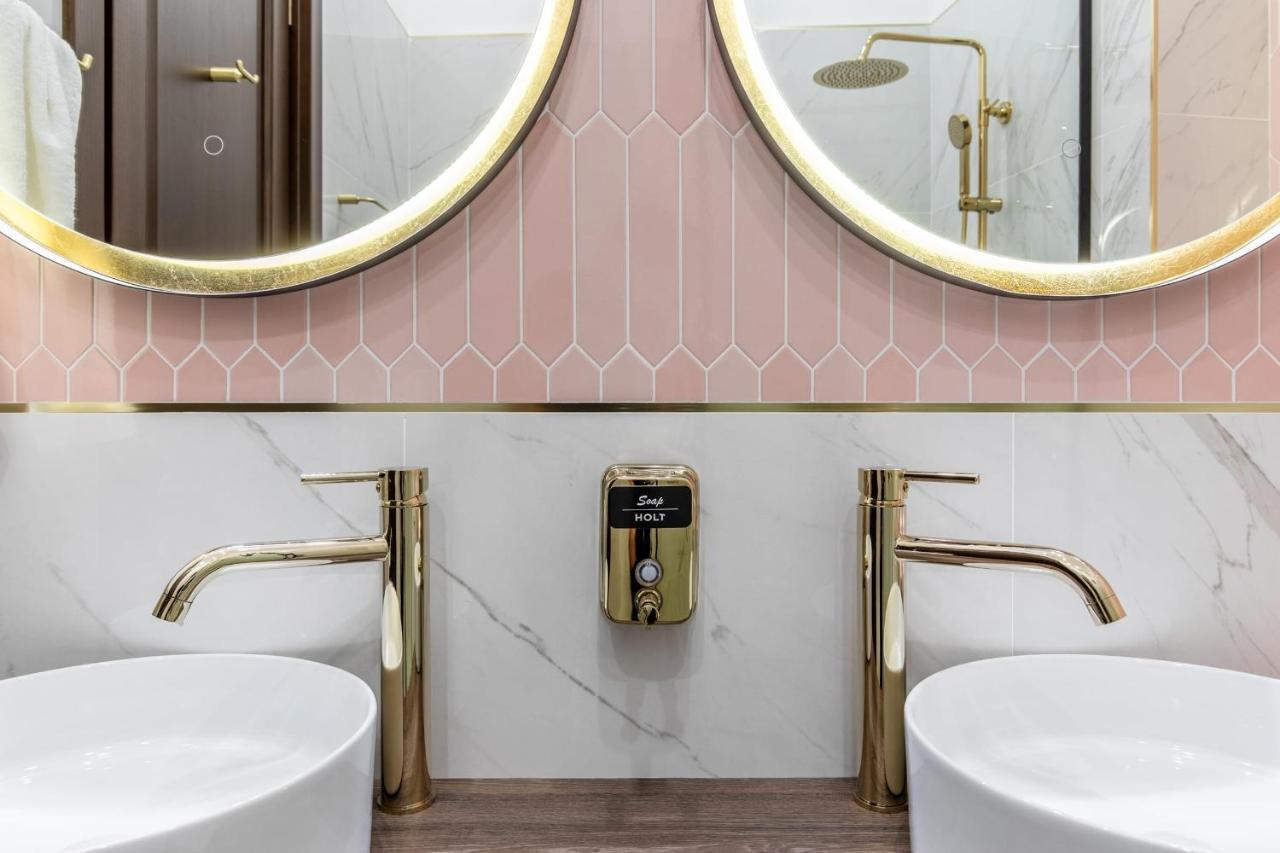 Holt Old Town Luxury Suites Бухарест Экстерьер фото