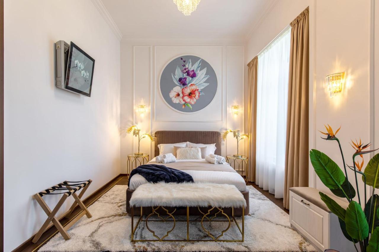 Holt Old Town Luxury Suites Бухарест Экстерьер фото