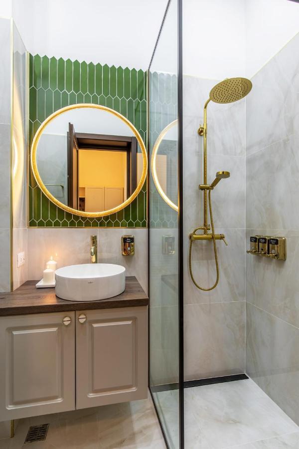 Holt Old Town Luxury Suites Бухарест Экстерьер фото